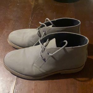 Perry Ellis- gray chukka boots
